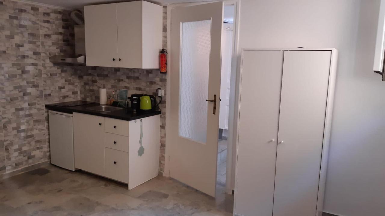 Cosy Guesthouse-Souterrain With Garden In City Center Corinth Luaran gambar